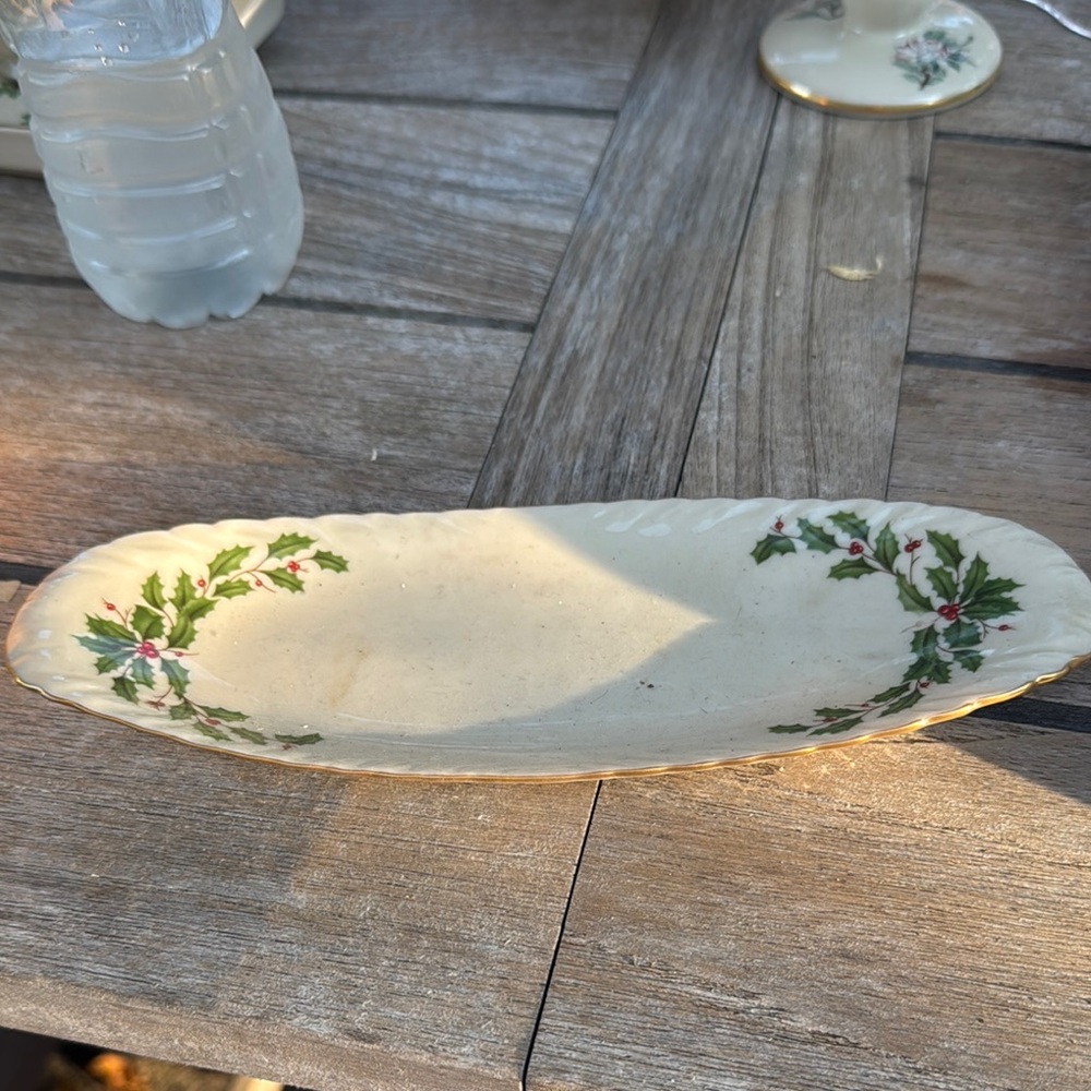 Lenovo Cream and Green Decorative Plate